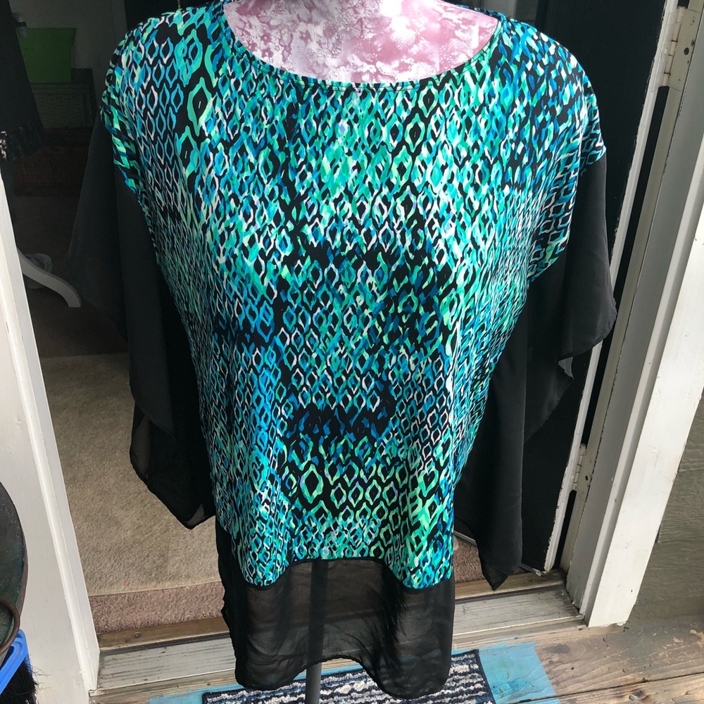 Lady's Loose Fitting Blouse w/Sheer Trim. Size Sml